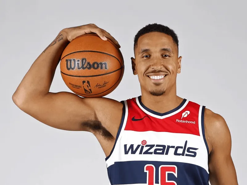 世界杯-尼克斯队记：布罗格登合同为非保障，将与沙梅特竞争位置