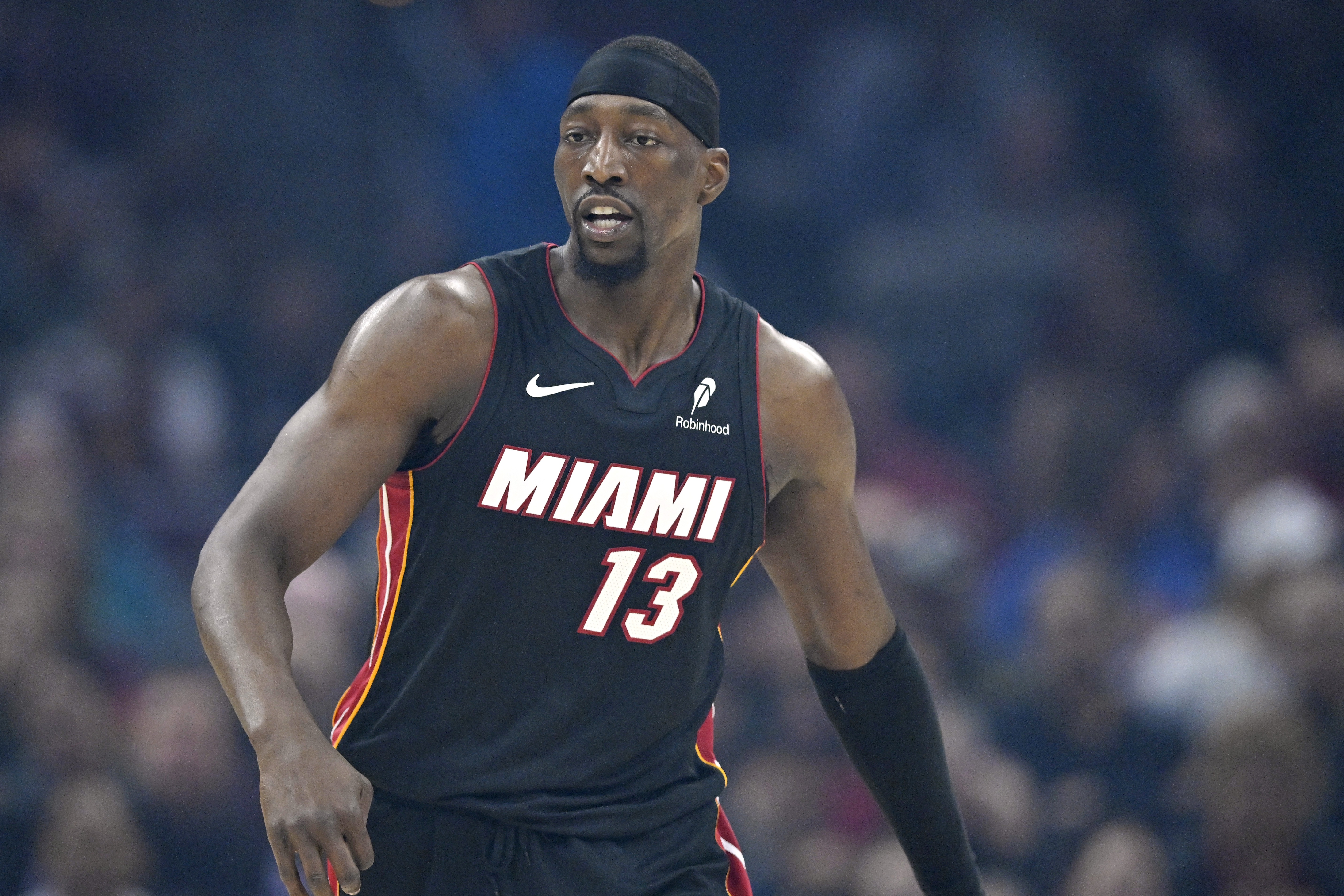 亚冠-83分先生！阿德巴约本赛季场均20.1分10板3.2助 命中率仅44%