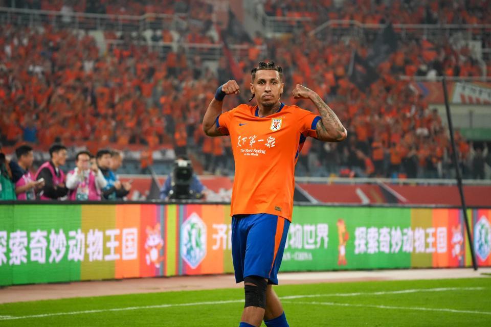 克雷桑神仙球！边路传中破门，赛季客场首球，韩鹏面无喜色